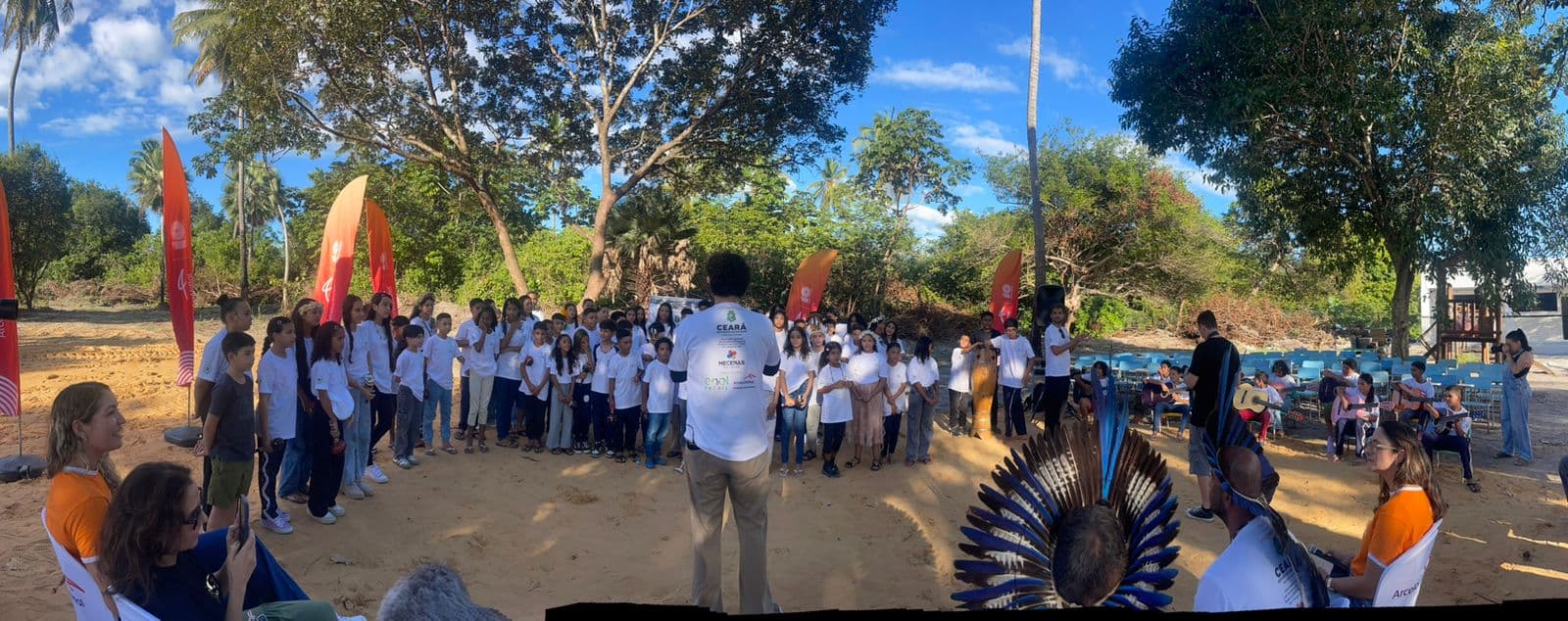 Casa de Vovó Dedé e ArcelorMittal levam aulas de canto e violão gratuitas para escolas indígenas Anacés