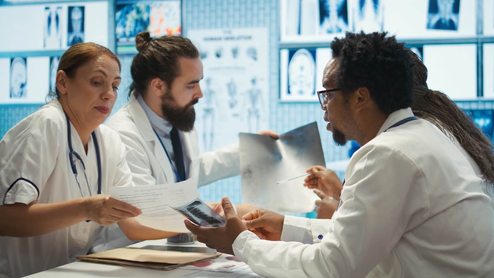 Medicina e Direito lideram retorno financeiro de pós-graduação nos EUA, mas fatores migratórios são decisivos para viabilidade do investimento