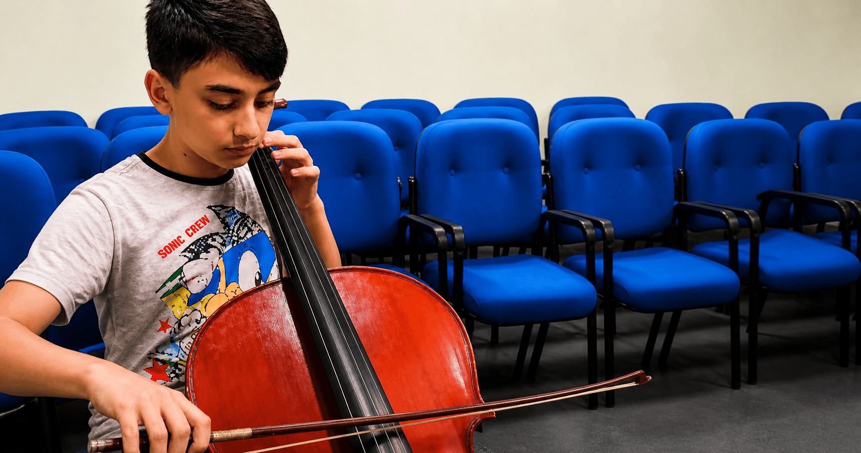 Curso de Violoncelo da Casa de Vovó Dedé fortalece formação cultural e inclusão social no Ceará