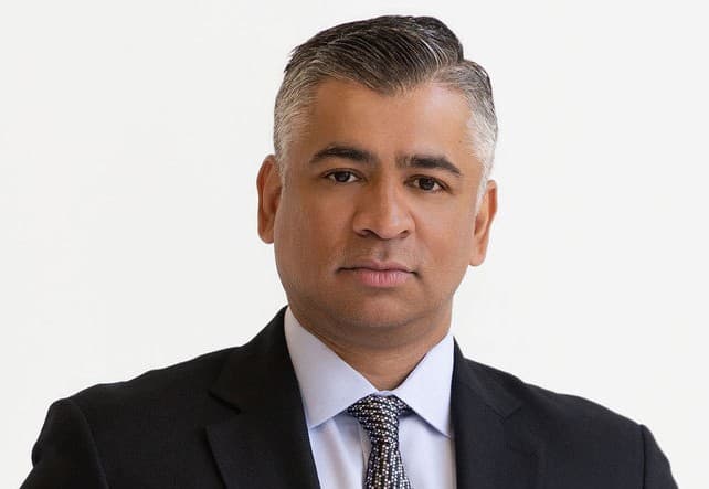 Governo Trump suspende processos de Green Card de oito empresas; entenda os impactos para brasileiros