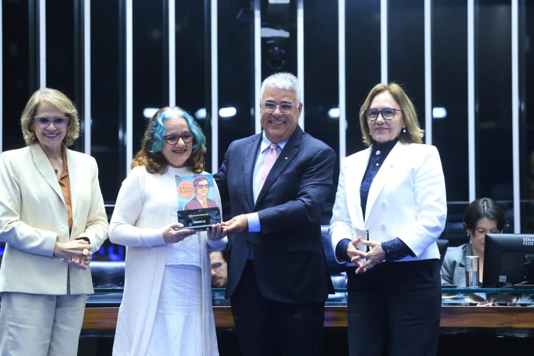 Casa de Vovó Dedé foi homenageada no Senado Federal com a Comenda Chico Xavier