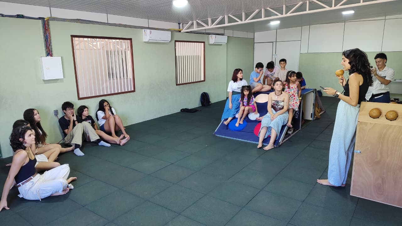 Casa de Vovó Dedé recebe instalação interativa acessível para crianças do projeto Fazendo Música